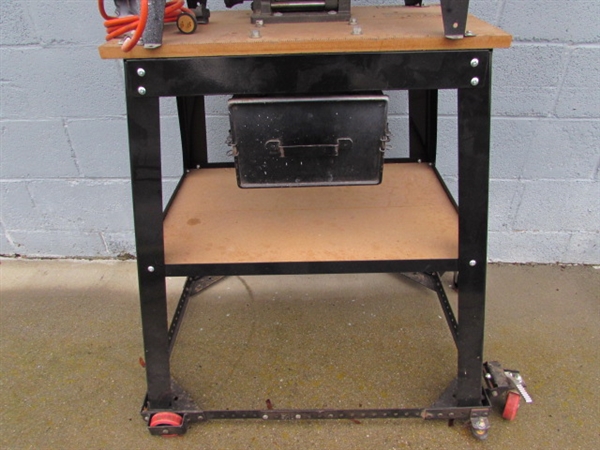 JIGSAW CUTTING TABLE & PIPE VISE ON ROLLING METAL STAND W/SAW & BLADES
