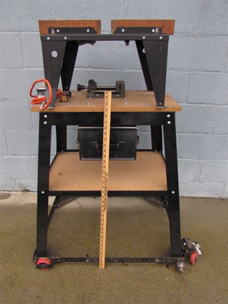 JIGSAW CUTTING TABLE & PIPE VISE ON ROLLING METAL STAND W/SAW & BLADES