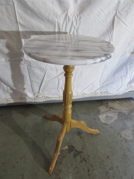 ACCENT TABLE & STAINED GLASS LAMP