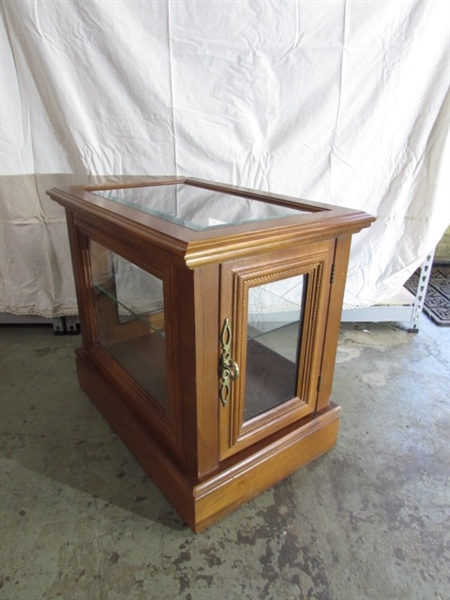 WOOD & GLASS DISPLAY CABINET/SIDE TABLE