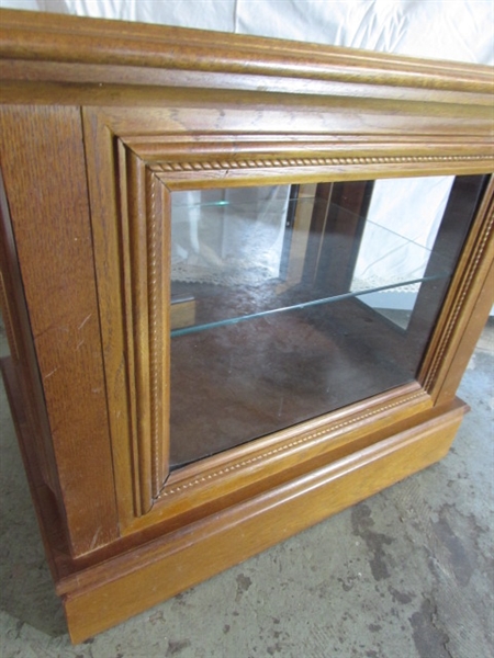 WOOD & GLASS DISPLAY CABINET/SIDE TABLE