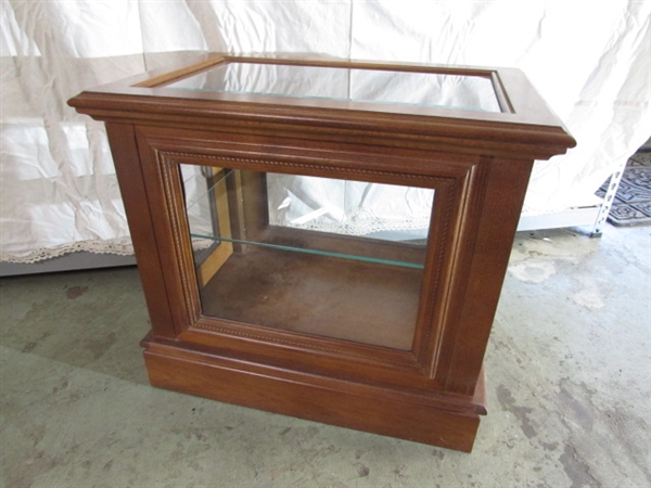 WOOD & GLASS DISPLAY CABINET/SIDE TABLE