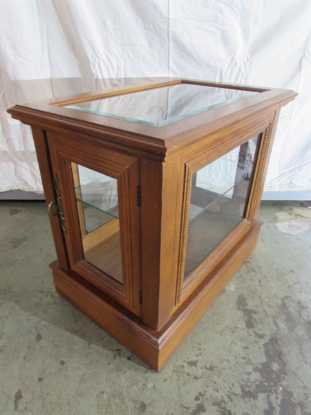 WOOD & GLASS DISPLAY CABINET/SIDE TABLE