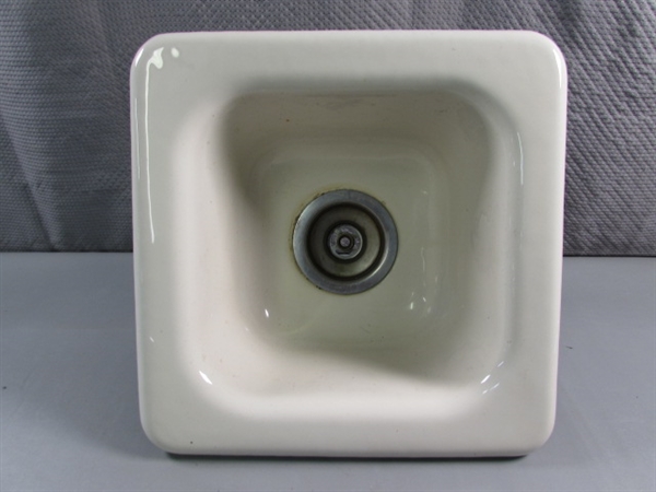 SMALL KOHLER CAST/ENAMEL ALMOND SINK W/FAUCET