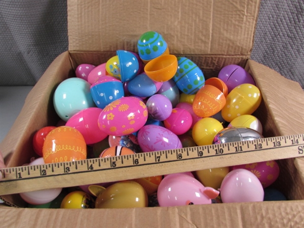 LARGE COLLECTION OF PLASTIC EASTER EGGS