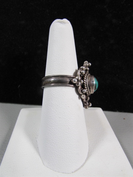 STERLING SILVER & TURQUOISE RING - UNMARKED