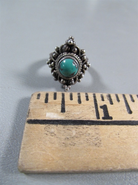 STERLING SILVER & TURQUOISE RING - UNMARKED