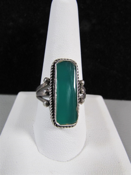 STERLING SILVER W/GREEN STONE? RING - UNMARKED