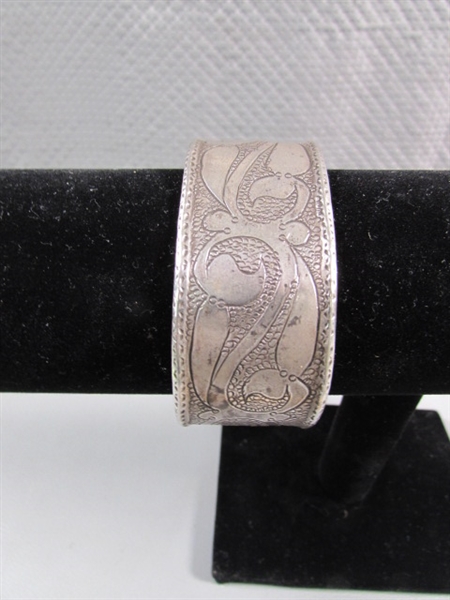 EARLY 1900'S ANTIQUE ETCHED STERLING SILVER CUFF BRACELET