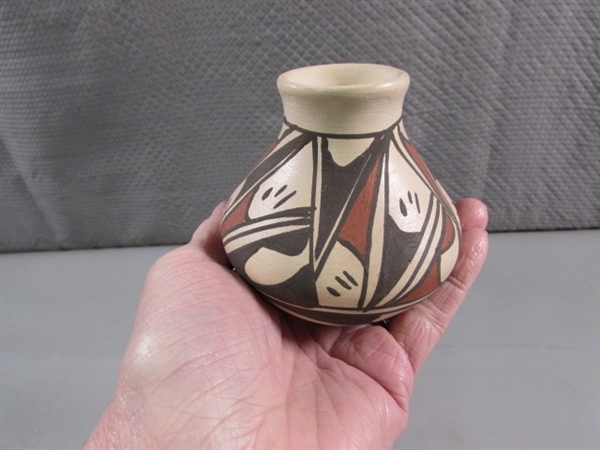 SMALL NATIVE AMERICAN CLAY POT - SIGNED