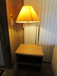 WOOD SIDE TABLE W/ATTACHED LAMP