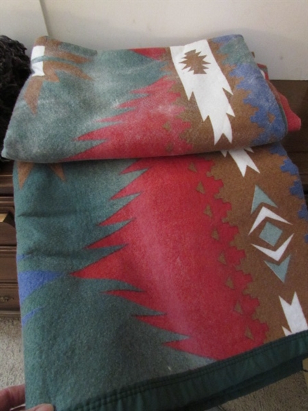 BLANKETS & THROWS