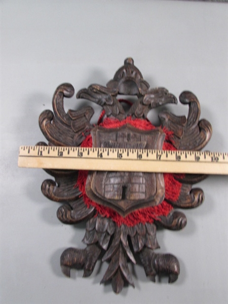 ANTIQUE? FRENCH COAT OF ARMS