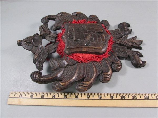 ANTIQUE? FRENCH COAT OF ARMS