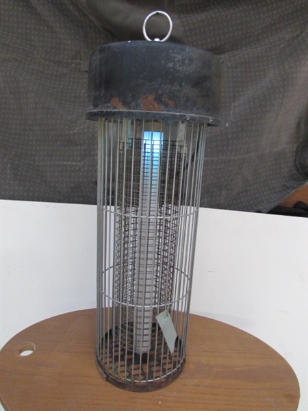 LARGE BUG ZAPPER - NEEDS NEW BULBS