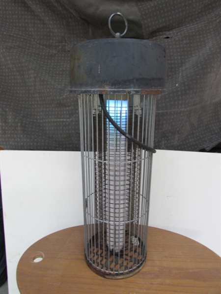 LARGE BUG ZAPPER - NEEDS NEW BULBS