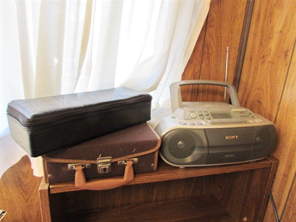 SONY CASSETTE/CD PLAYER & COLLECTION OF CASSETTE TAPES