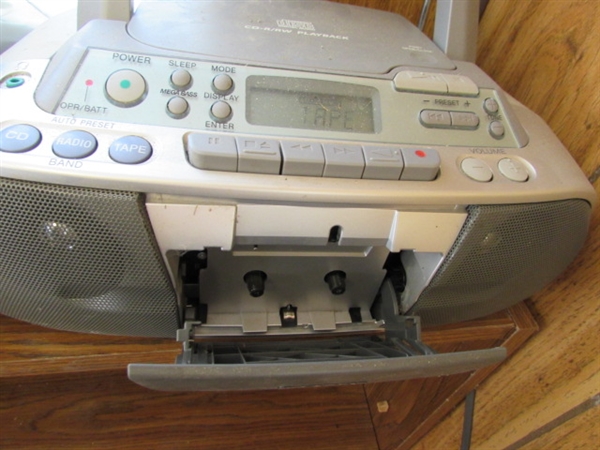 SONY CASSETTE/CD PLAYER & COLLECTION OF CASSETTE TAPES