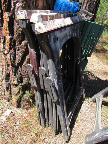 4 PLASTIC SAWHORSES & 2 EGG CRATES