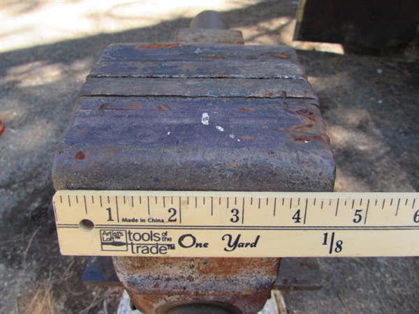 4 1/2 VISE ON STAND