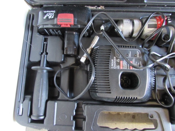 CRAFTSMAN 19.2 V BATTERY POWERED DRILL IN CASE W/BATTERIES & CHARGER - WORKS