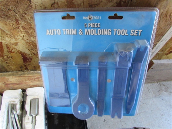 AUTO TRIM/MOLDING TOOL KIT, WIRE BRUSHES & SLIDE HAMMER/GEAR PULLER