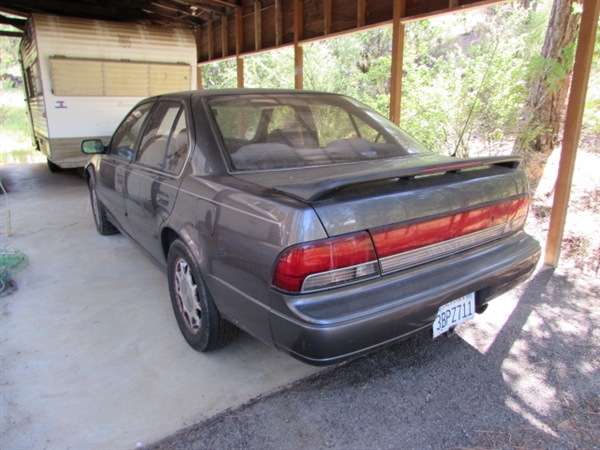 1993 NISSAN MAXIMA - MECHANICS SPECIAL DOES NOT FIRE/RUN - FOR PARTS/REPAIR