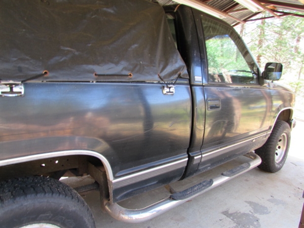 1990 CHEVROLET PICKUP - RUNS - SOLD AS-IS FOR PARTS/REPAIR