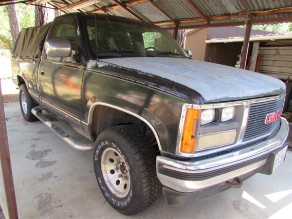 1990 CHEVROLET PICKUP - RUNS - SOLD AS-IS FOR PARTS/REPAIR