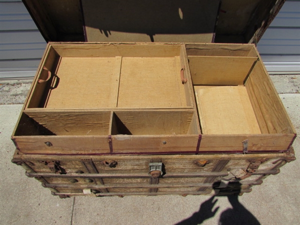 LARGE TRUNK WITH 3 INTERIOR TRAYS