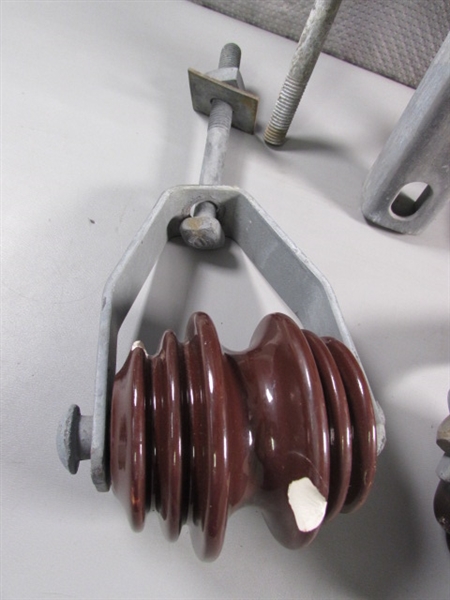 5 CERAMIC INSULATORS