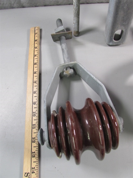 5 CERAMIC INSULATORS