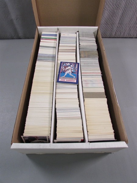 LARGE 3 ROW BOX OF BASEBALL CARDS - MIXED YEARS & BRANDS