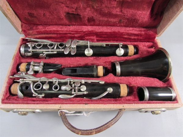 VINTAGE/ANTIQUE CLARINET IN CASE