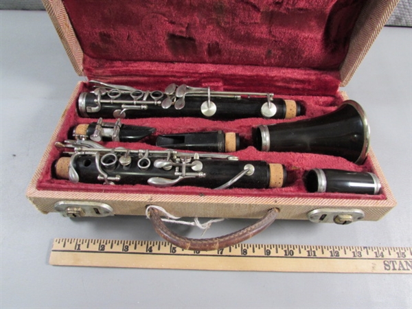 VINTAGE/ANTIQUE CLARINET IN CASE
