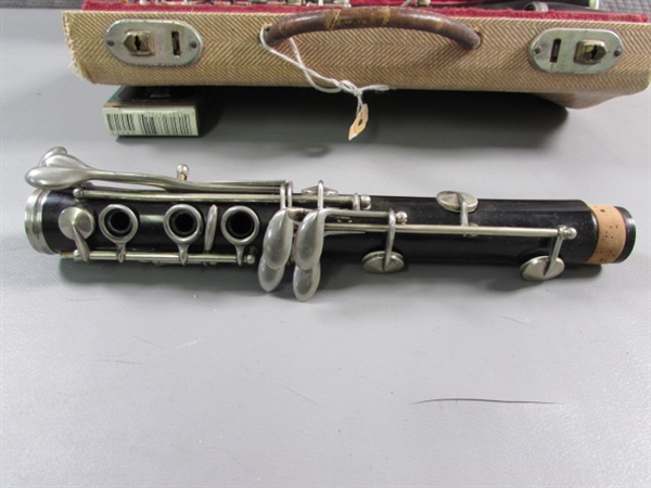 VINTAGE/ANTIQUE CLARINET IN CASE