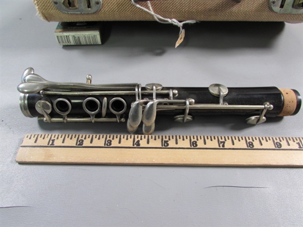 VINTAGE/ANTIQUE CLARINET IN CASE