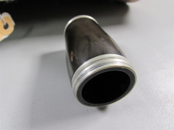 VINTAGE/ANTIQUE CLARINET IN CASE