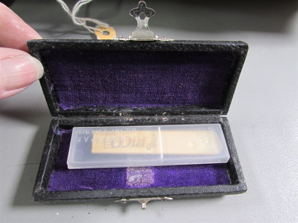 VINTAGE/ANTIQUE CLARINET IN CASE