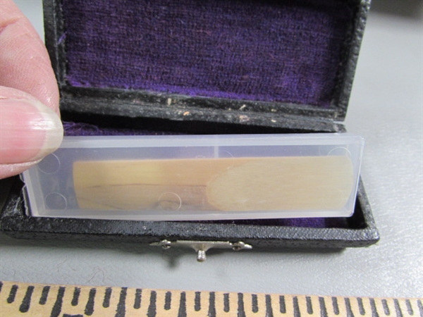 VINTAGE/ANTIQUE CLARINET IN CASE