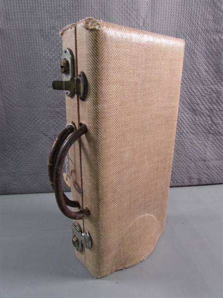 VINTAGE/ANTIQUE CLARINET IN CASE