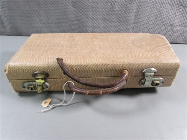 VINTAGE/ANTIQUE CLARINET IN CASE