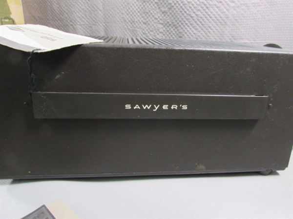 SAWYER'S 550ER 2X2 SLIDE PROJECTOR W/ORIGINAL BOX - UNTESTED
