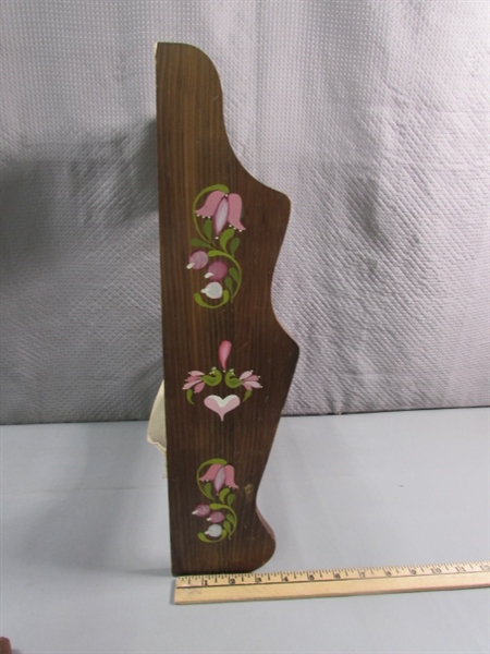 WOODEN DISPLAY SHELF & LETTER HOLDER