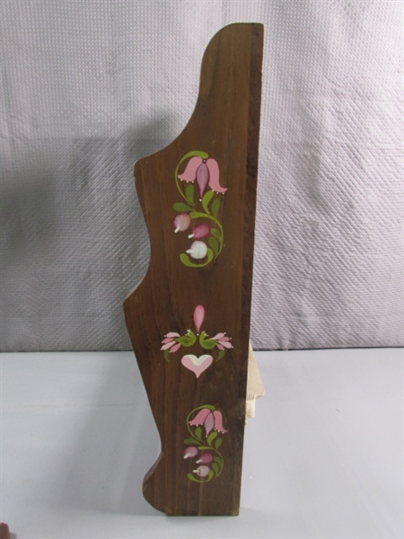 WOODEN DISPLAY SHELF & LETTER HOLDER