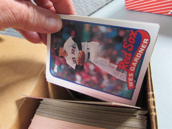 2 BOXES OF BASEBALL CARDS