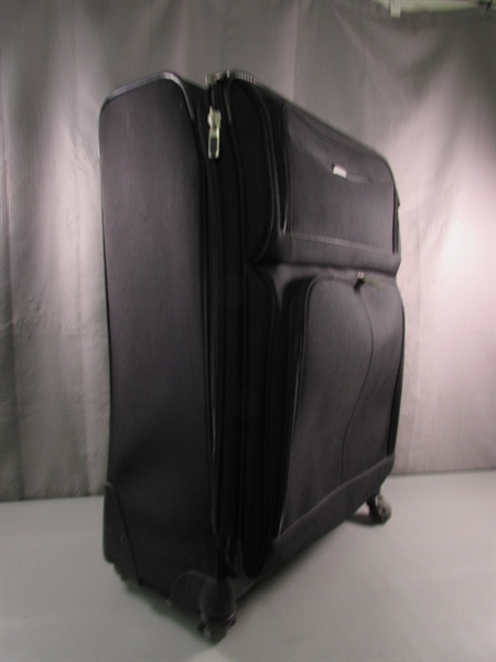 29 360 WHEELED AMERICAN TOURISTER SOFT SIDED SUITCASE