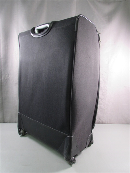 29 360 WHEELED AMERICAN TOURISTER SOFT SIDED SUITCASE