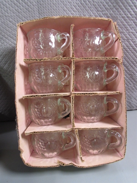 VINTAGE HOSTESS SET (4) & PUNCH CUPS