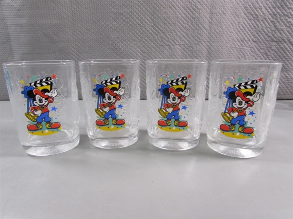 16 WALT DISNEY - MICKEY MOUSE DRINKING GLASSES